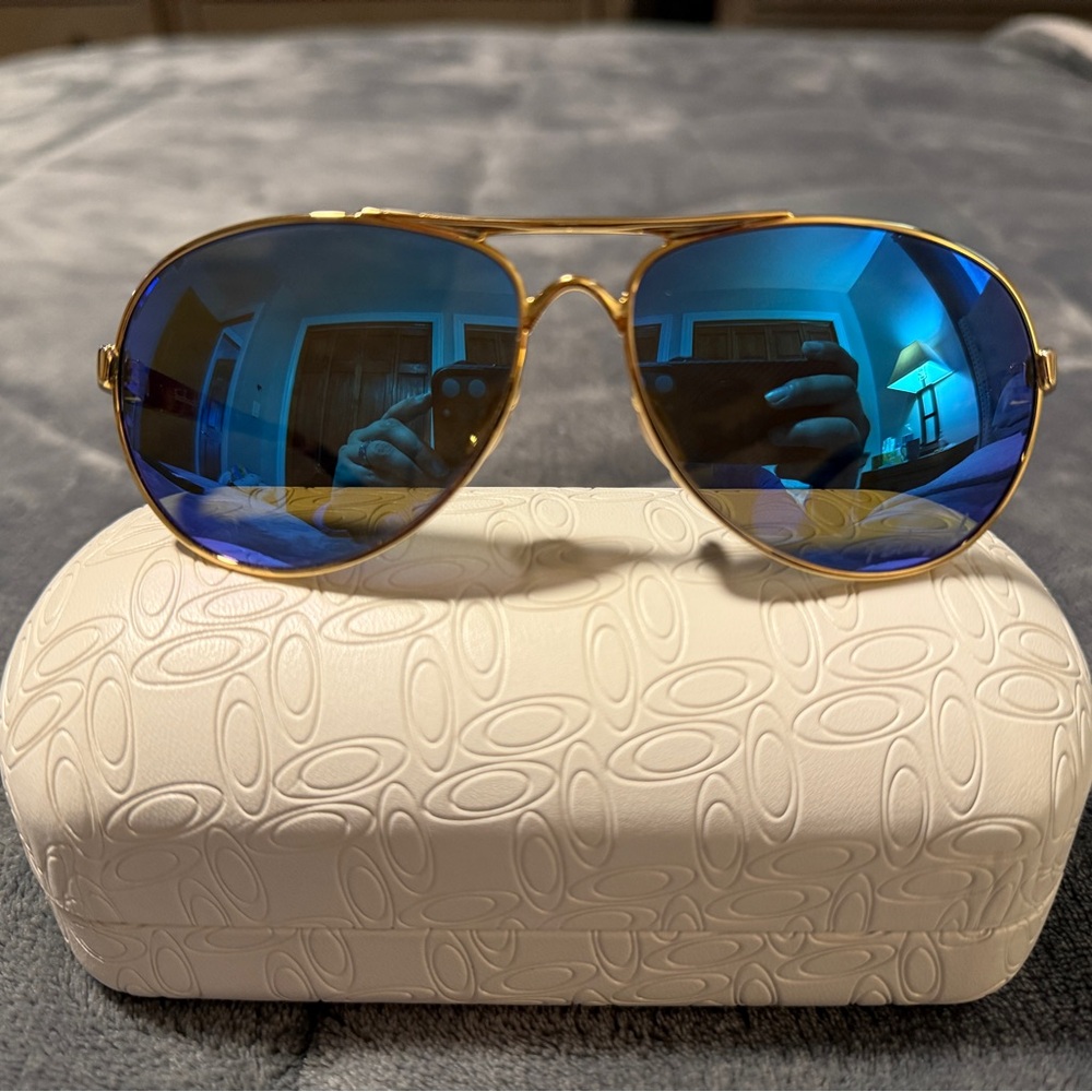 Oakley Feedback Polished Gold w/ Sapphire Polarized Lenses